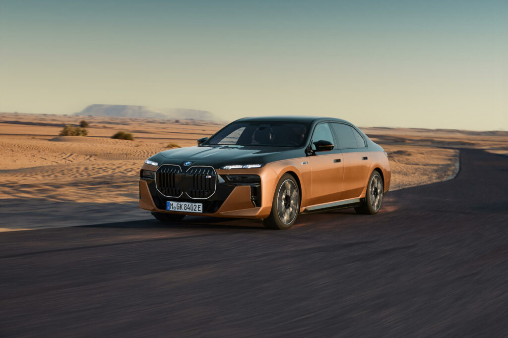 P90501199_highRes_the-bmw-i7-m70-xdriv