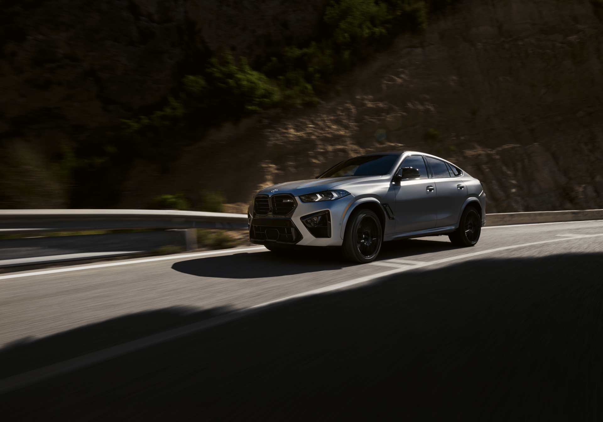 BMW_X6M_2023_DI22_000116557-R2-min BMW_X6M_2023_DI22_000116557-R2-min