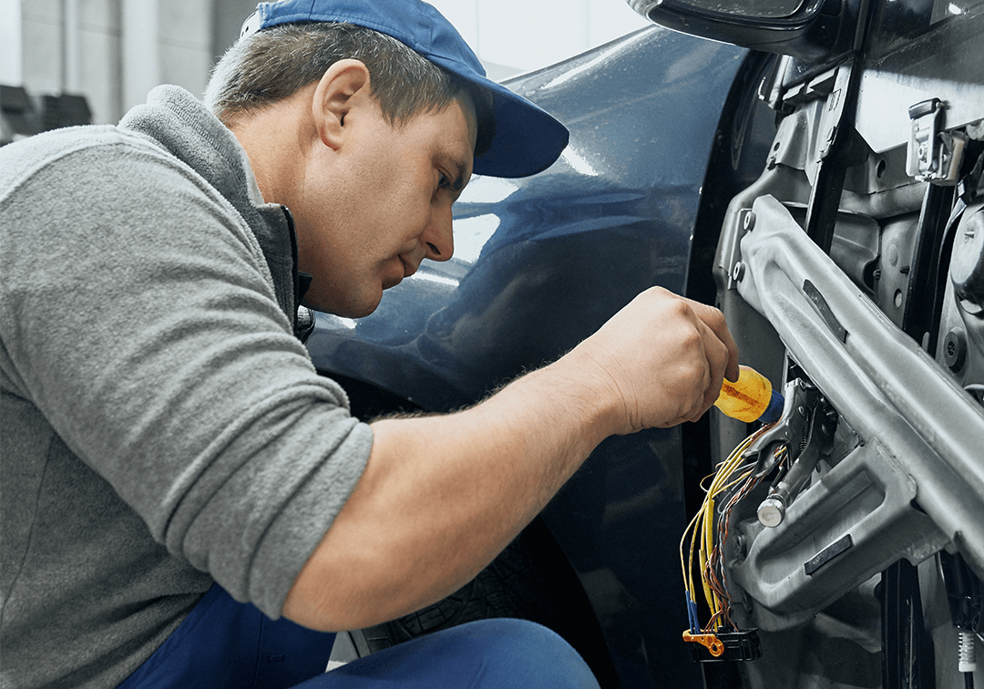 male_mechanic_wiring_vehicle_1080x1080 male_mechanic_wiring_vehicle_1080x1080
